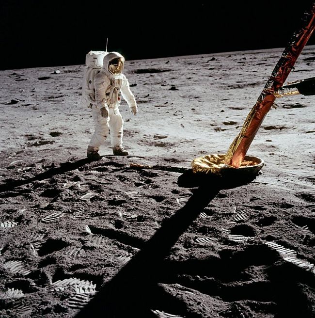 Many of the claims that the Apollo moon landings were fakes is based on the shadow lines, but new software claims the shadows are valid